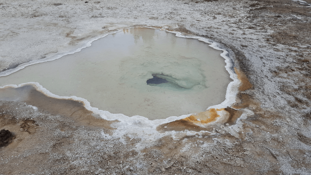 yellowstone hot spring