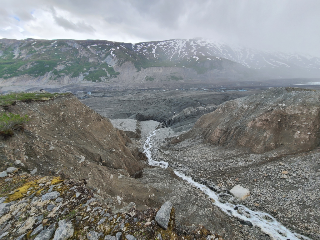 Creek running towards the glacier